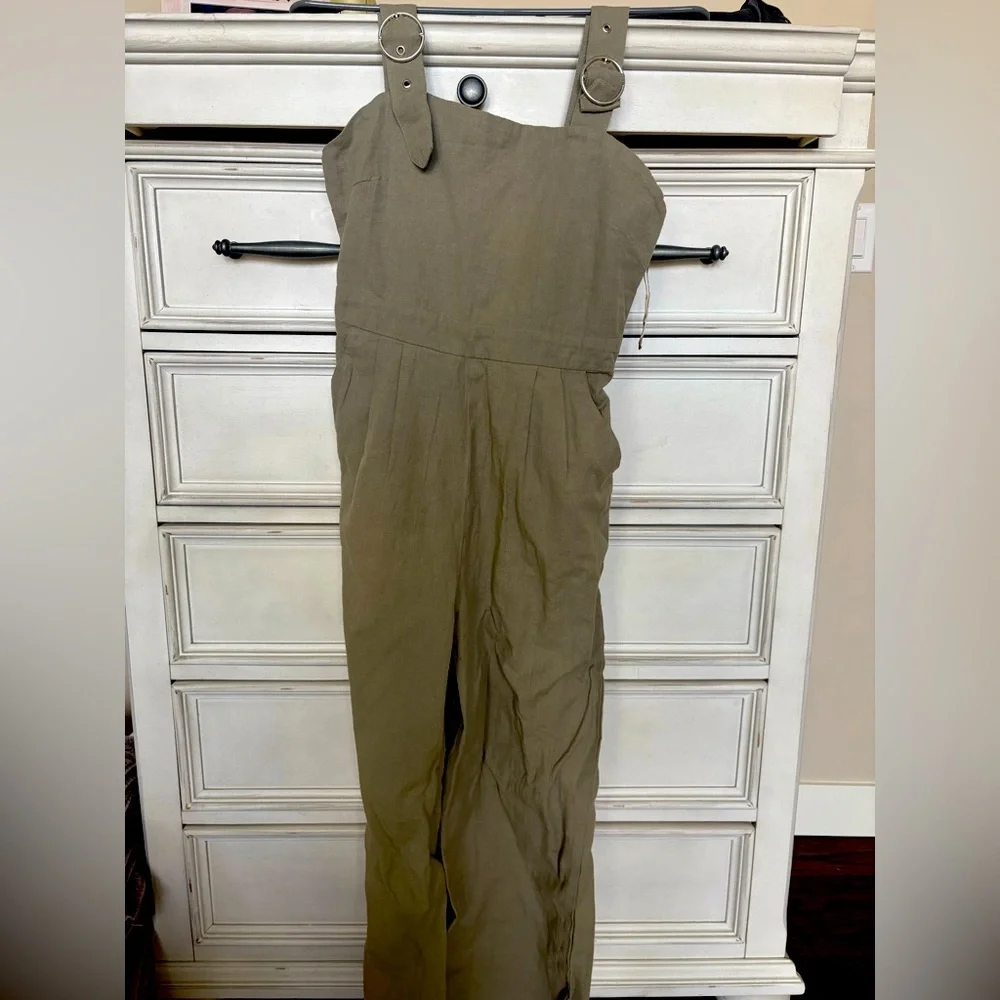 NWT Olive Green Jumpsuit Size S Adjustable Strap Wide Leg Cas - Picture 1 of 3